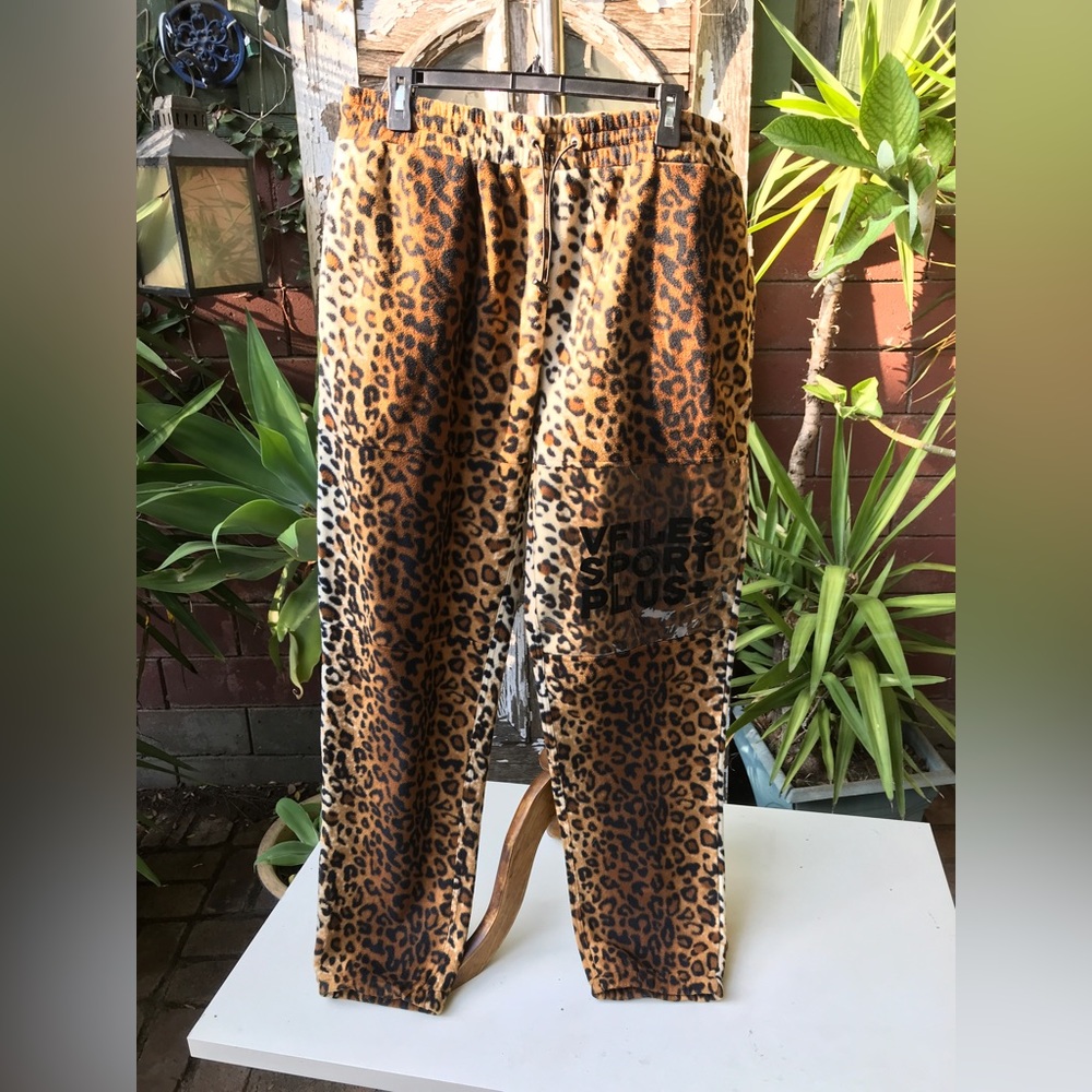 Vfiles sport +plus XL leopards sweat pants